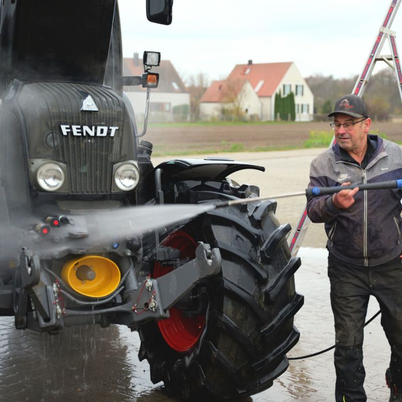 Traktor_Waschen_Bild1